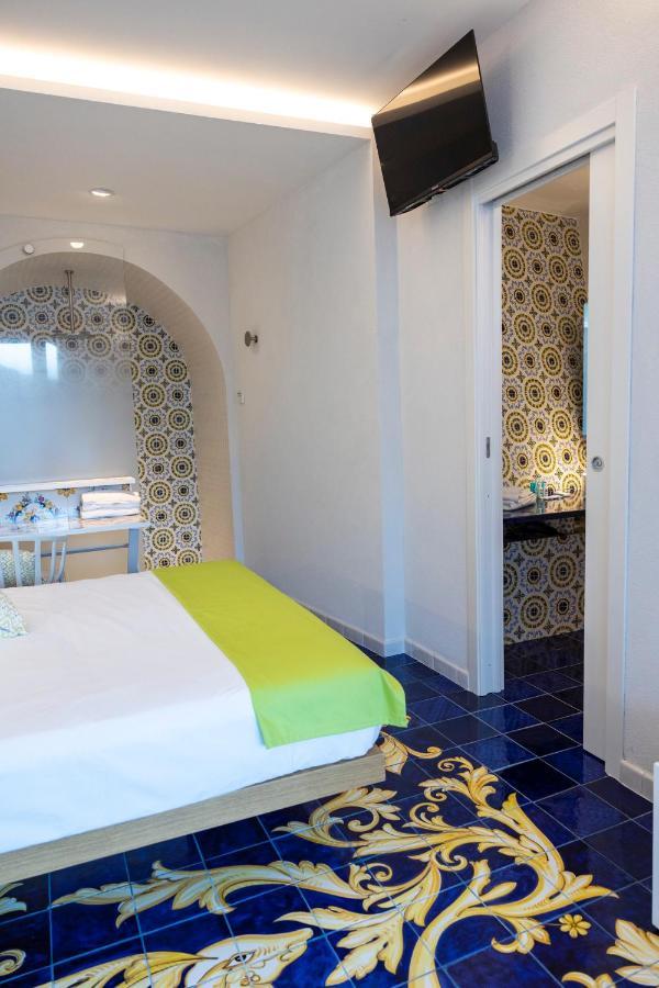 Decori Suites Amalfi Coast - Free Parking Vietri Exterior foto